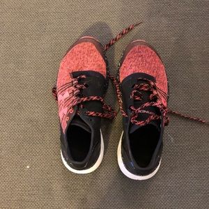 Black and pink under Armour shoes